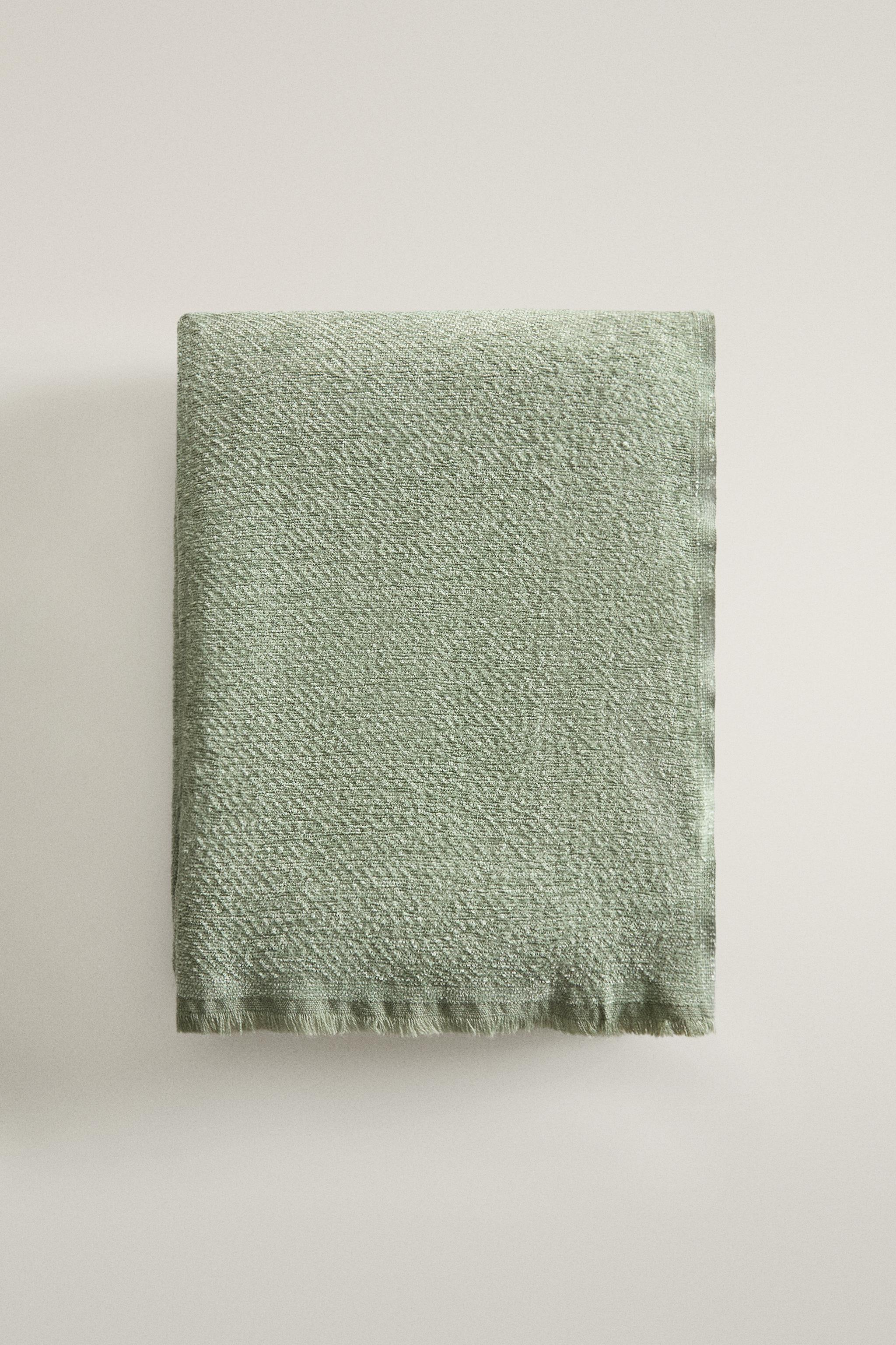 CHENILLE BLANKET WITH FRINGE