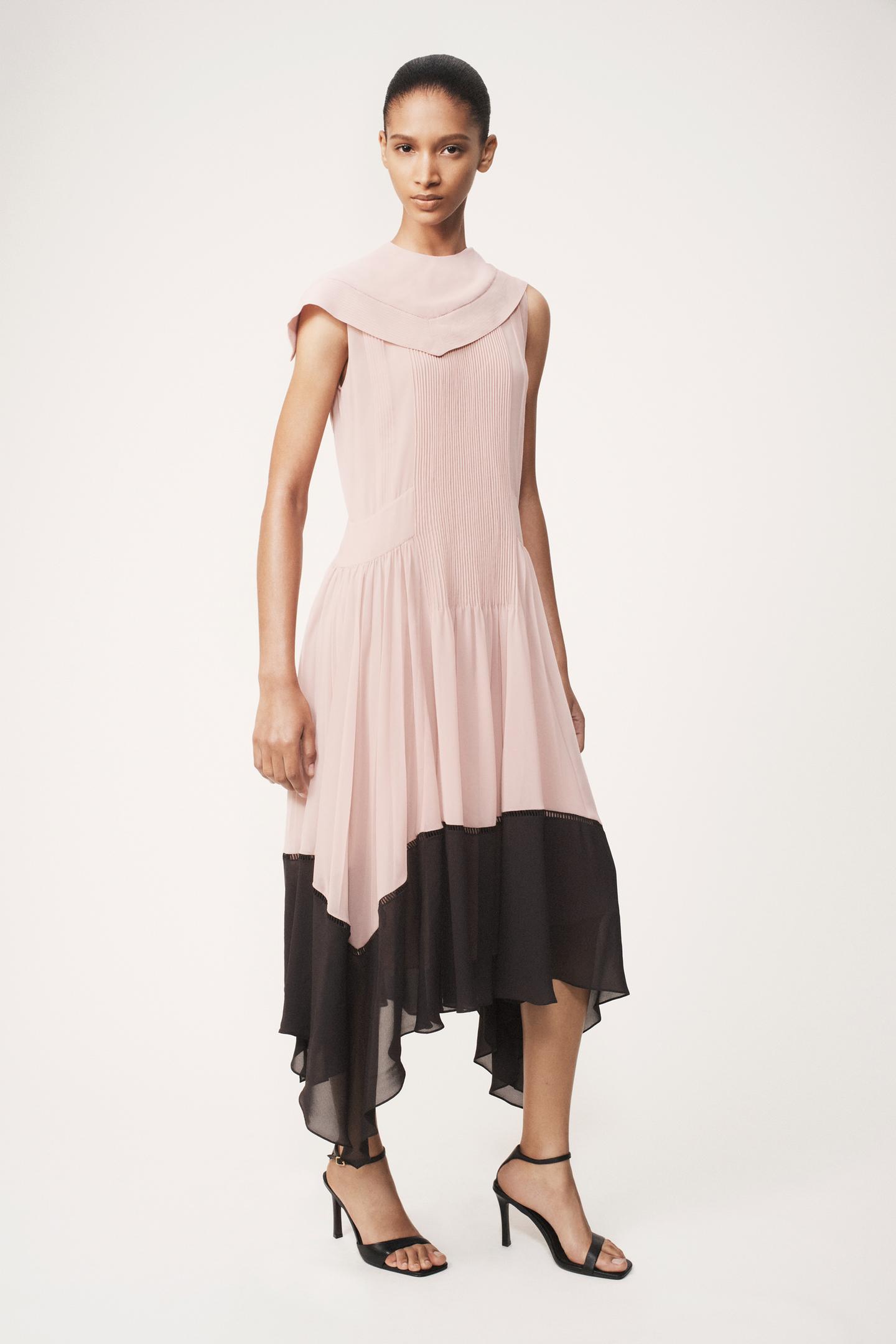 Женское платье Zara Pleated Dress - the Item, цвет: Бледный розовый — фото 4