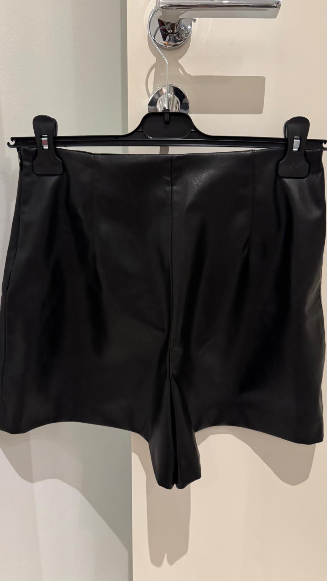 FAUX LEATHER HIGH-WAIST BERMUDA SHORTS - Image 4