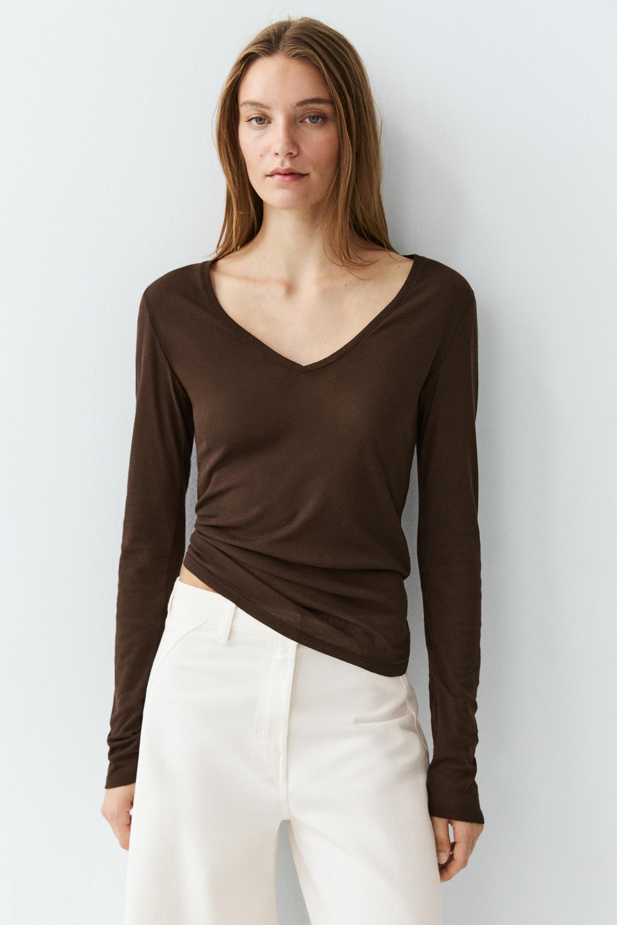 Slim fit long sleeve V-neck T-shirt