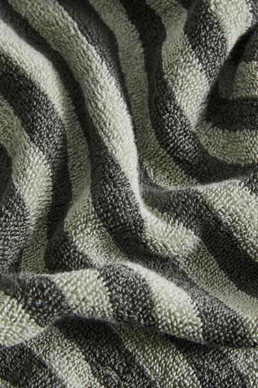 BATH TOWEL WITH COLOURED STRIPES - Greens by Zara