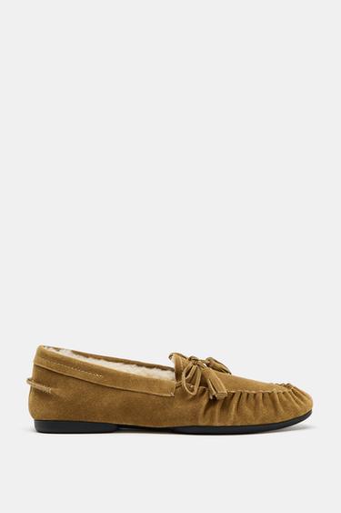 MOCASÍN PIEL SERRAJE EFECTO BORREGUITO - Beige de Zara - Imagen 0