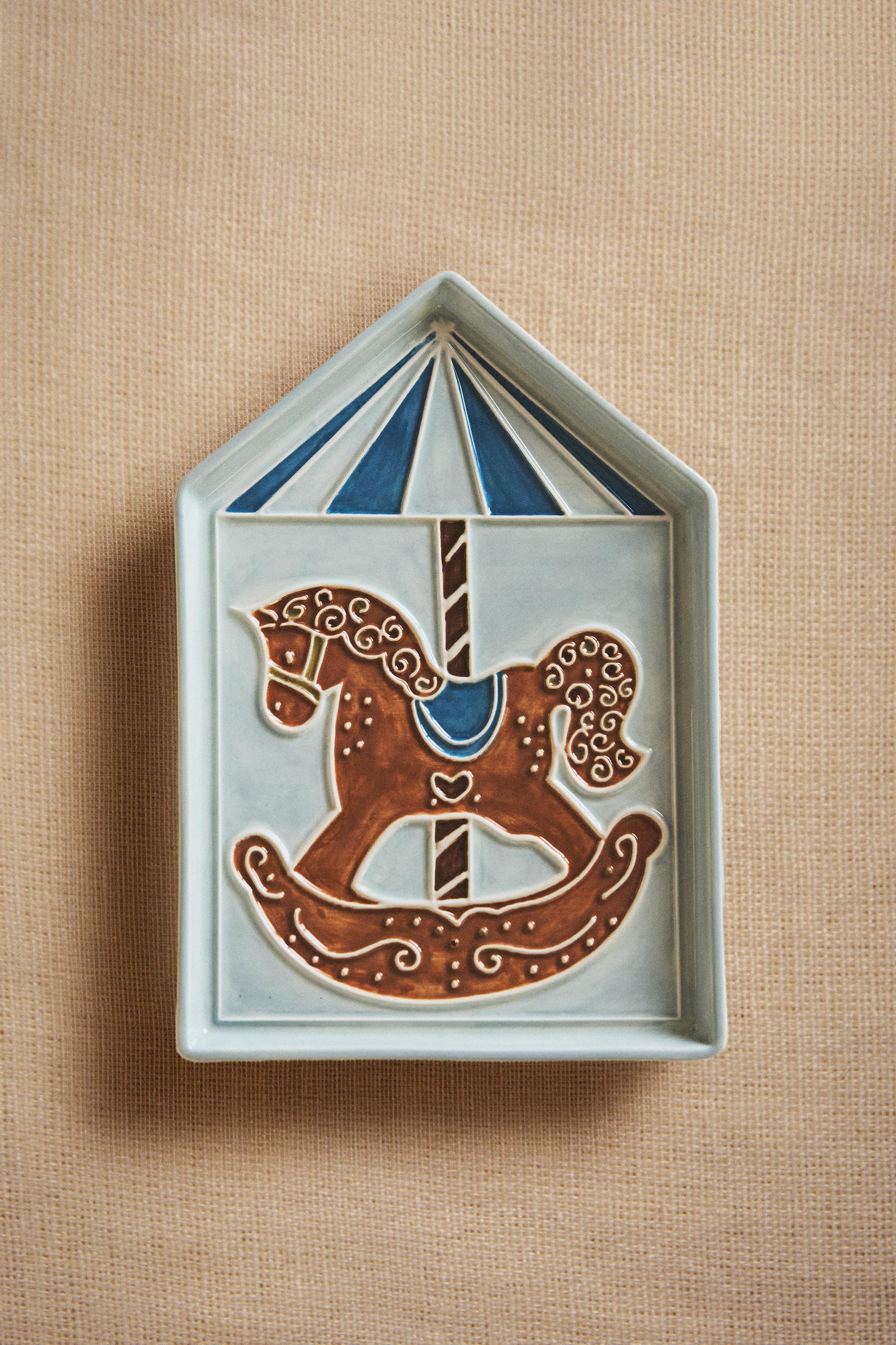 CHILDREN'S CHRISTMAS CAROUSEL HORSE STONEWARE PLATE