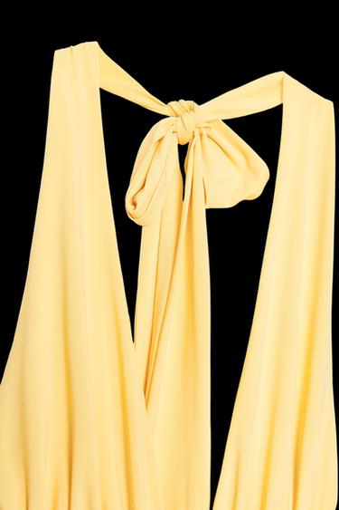 LANGES HALTERKLEID MIT FREIEM RÜCKEN - Hellgelb von Zara