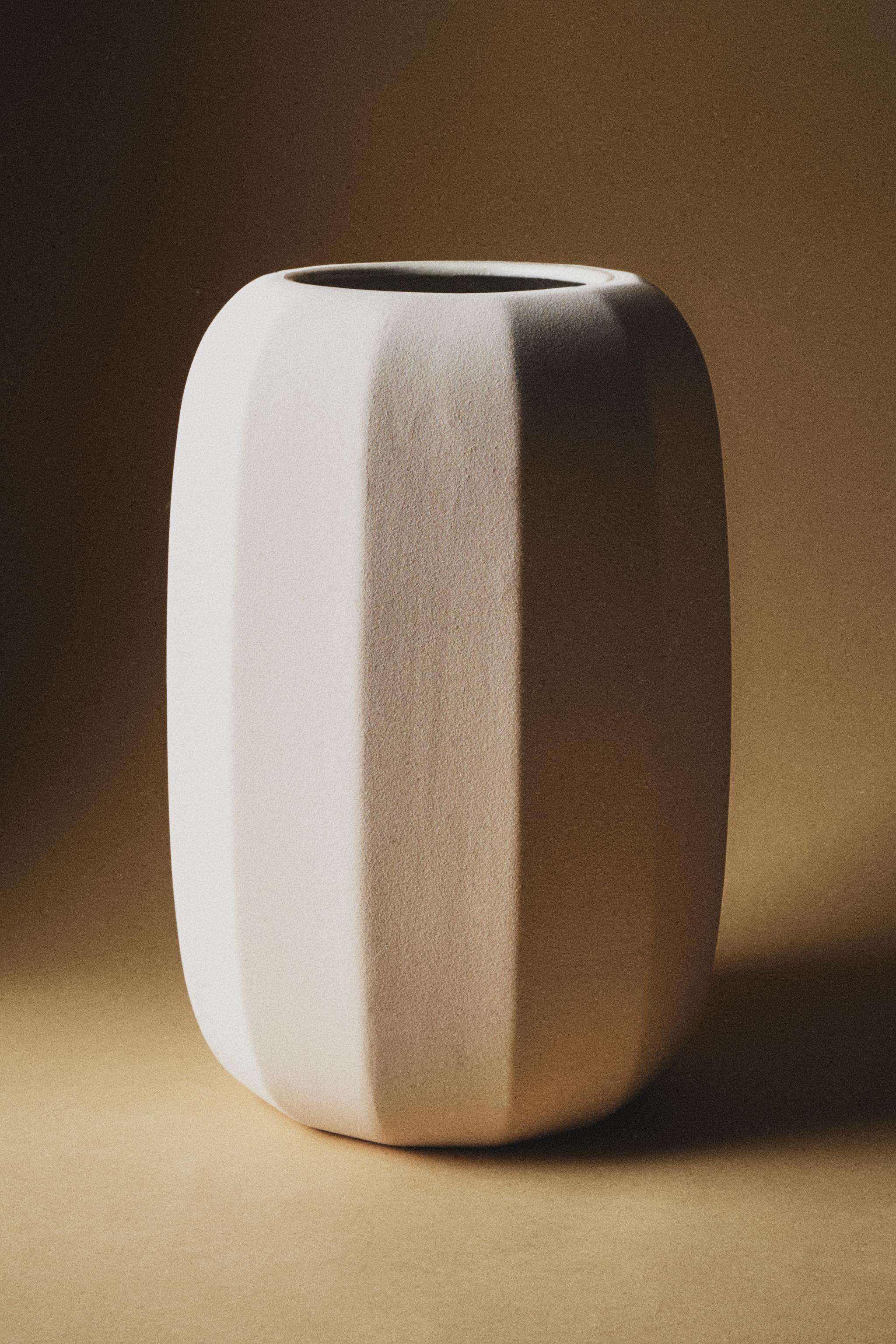 STONEWARE VASE WITH LINES