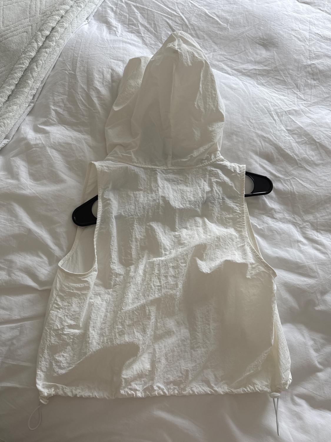 HOODED NYLON VEST - Image 3