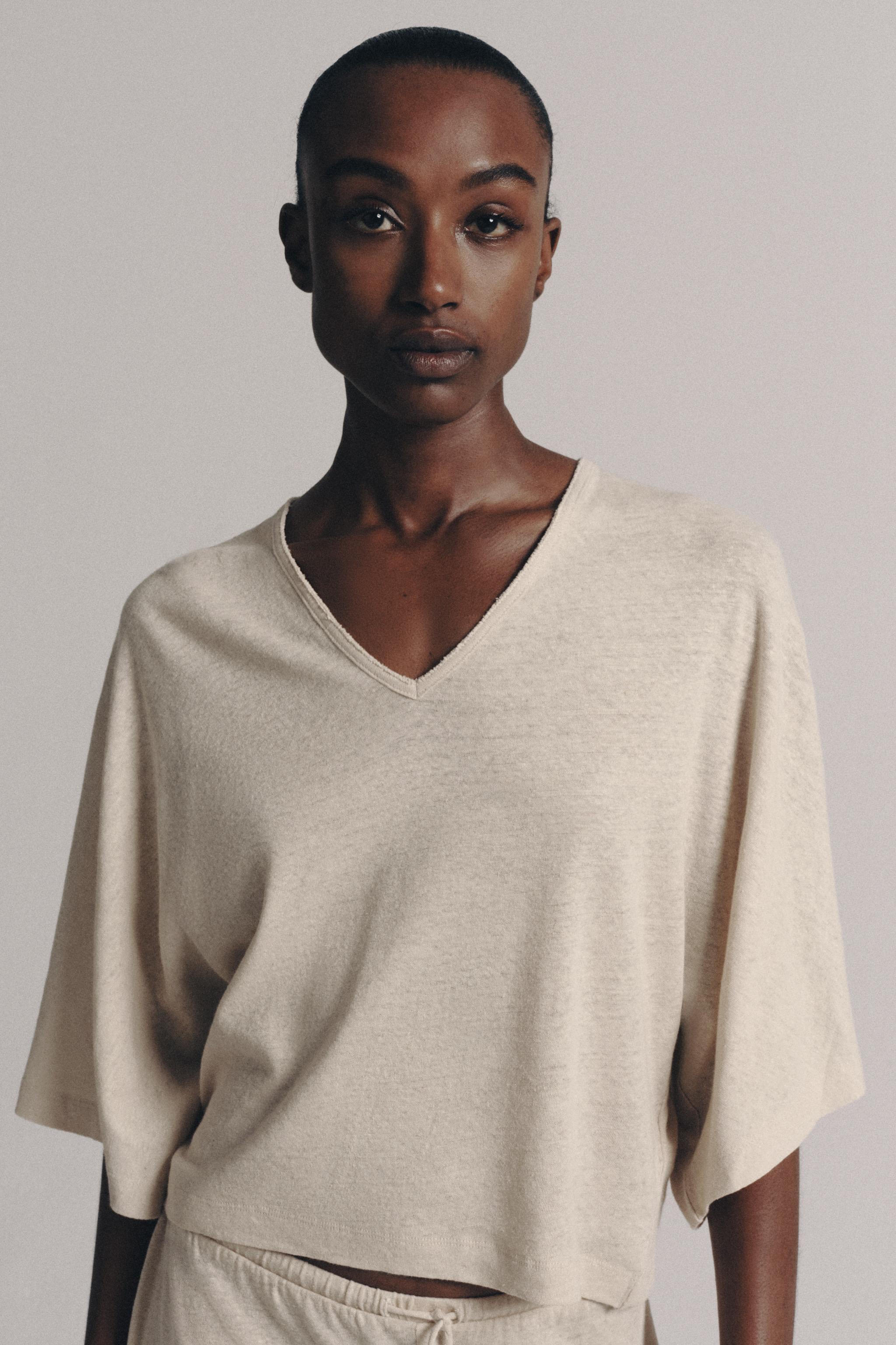 V-NECK LINEN BLEND T-SHIRT — Sand