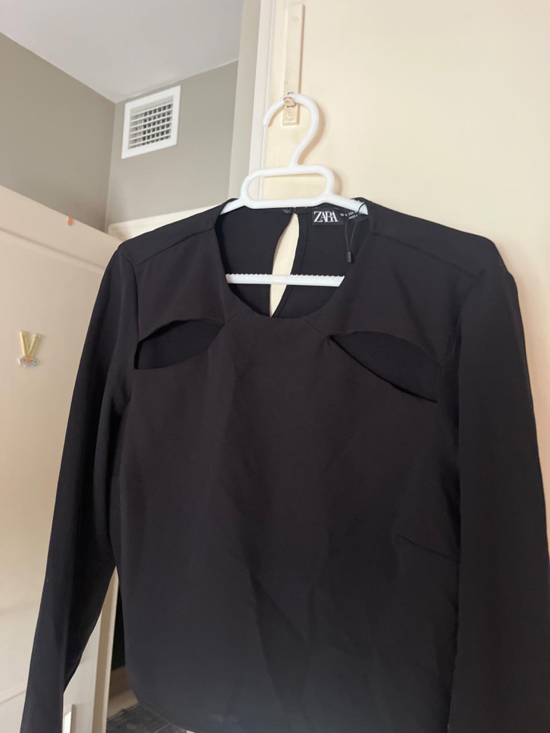 TOP WITH CUT-OUT DETAIL - Image 3