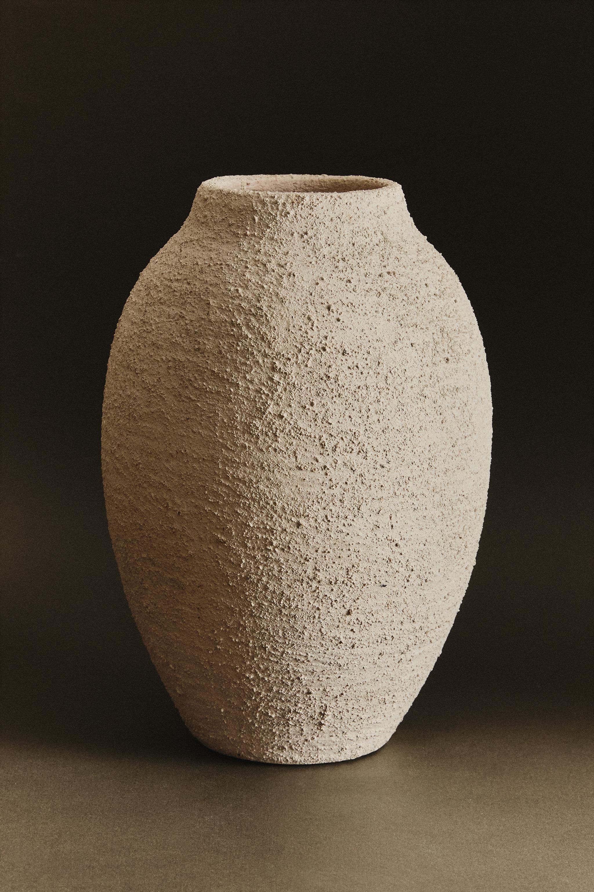 ROUGH-EFFECT CERAMIC VASE
