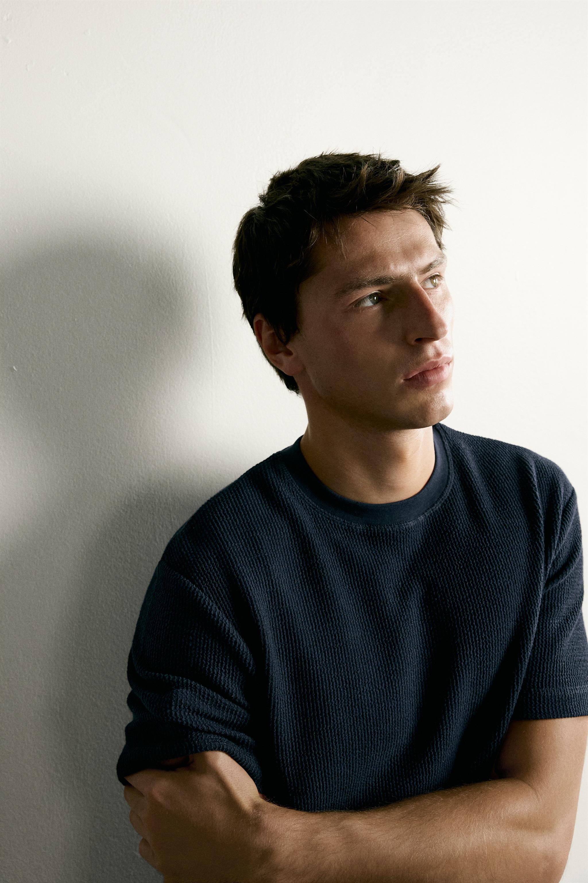 REGULAR FIT SEERSUCKER T-SHIRT