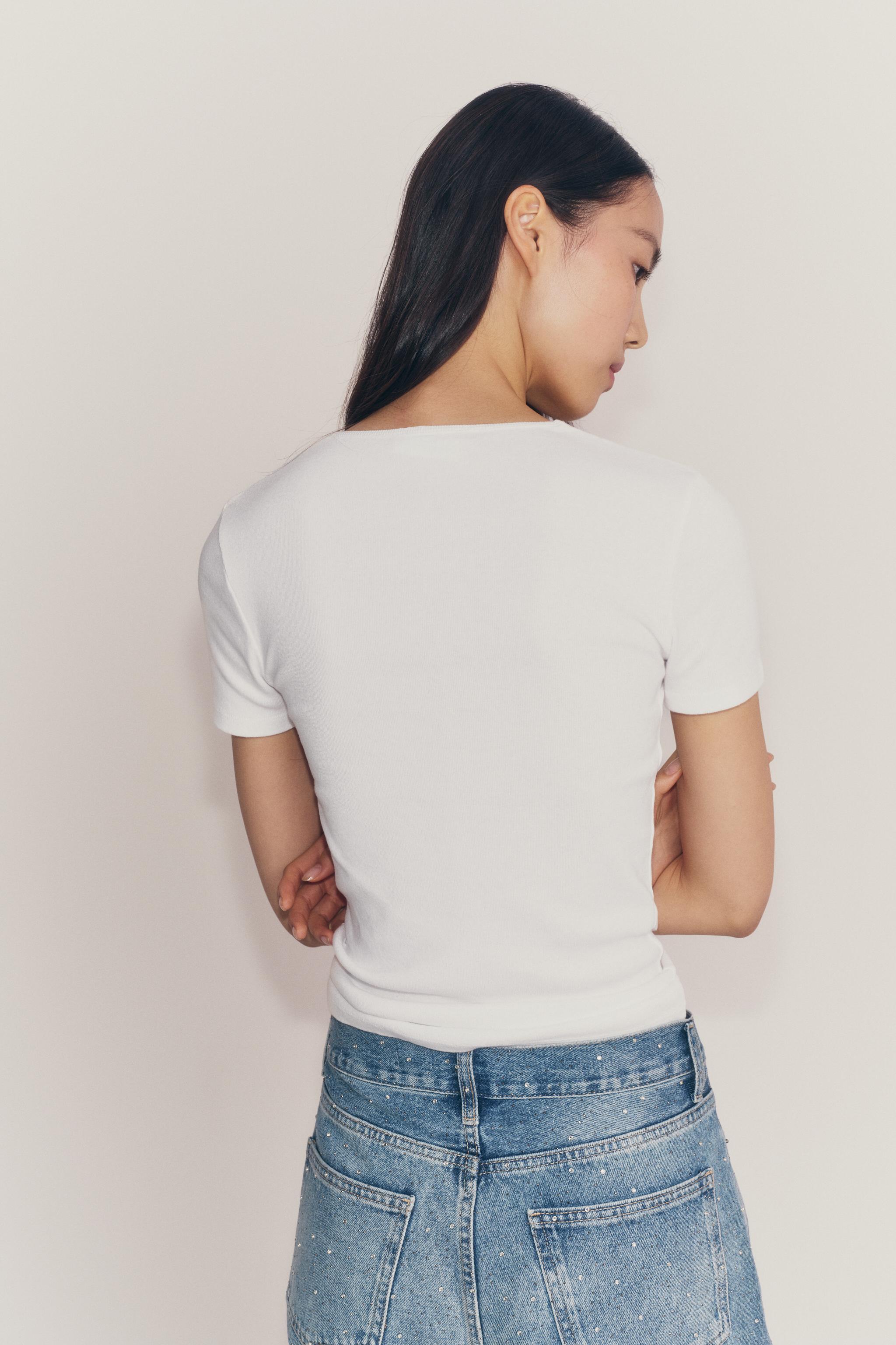 V-NECK T-SHIRT - thumbnail 4