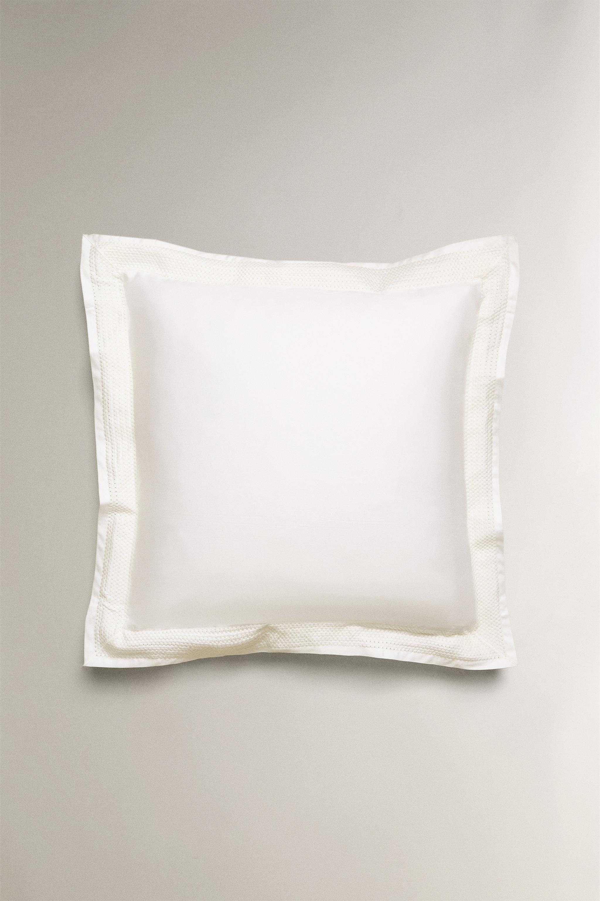 TAIE D’OREILLER SATIN FRISE
