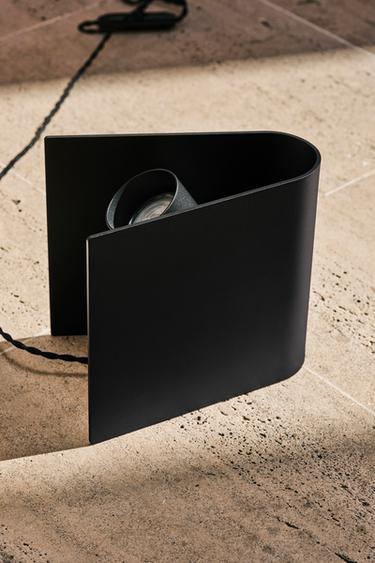 SPOTLIGHT 01 - Black by Zara