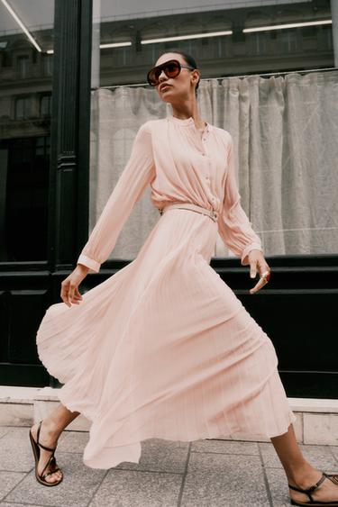 ROBE MIDI PLISSÉE CEINTURE - Beige rosé de Zara - Image 2