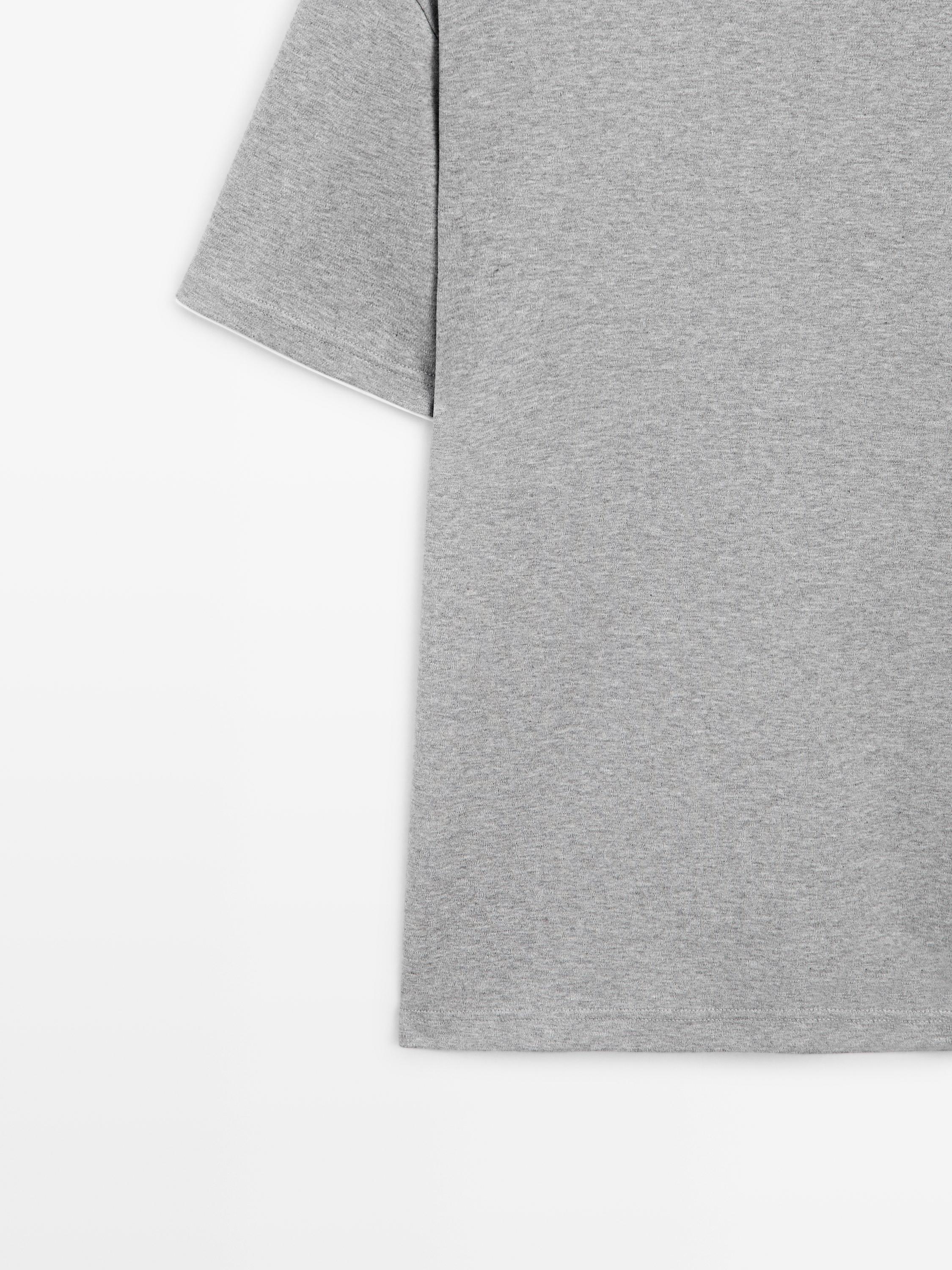 100% cotton T-shirt with contrast detail