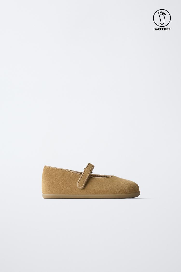 Bailarina barefoot piel