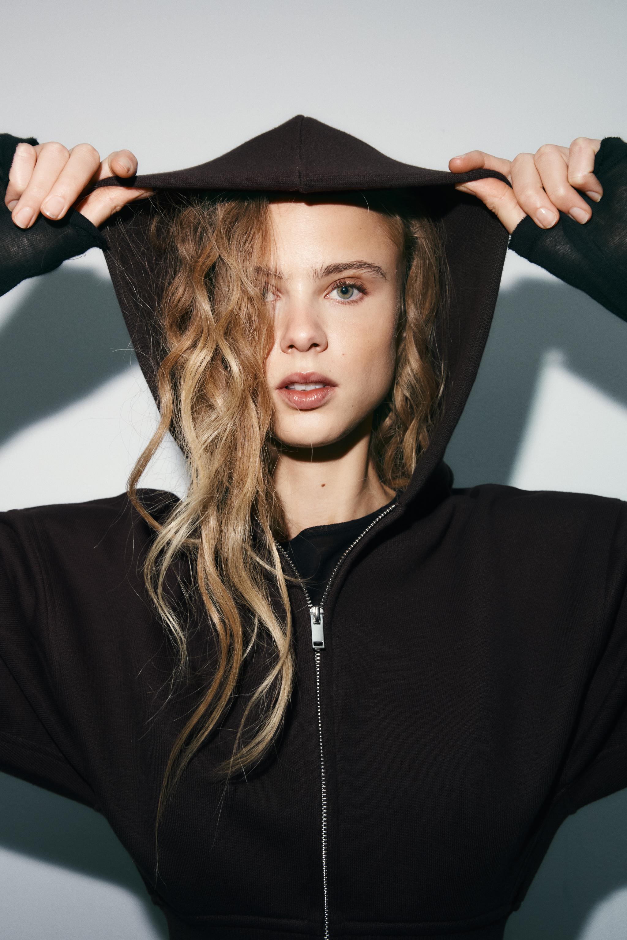 KISA KAPÜŞONLU SWEATSHIRT - Görsel 3
