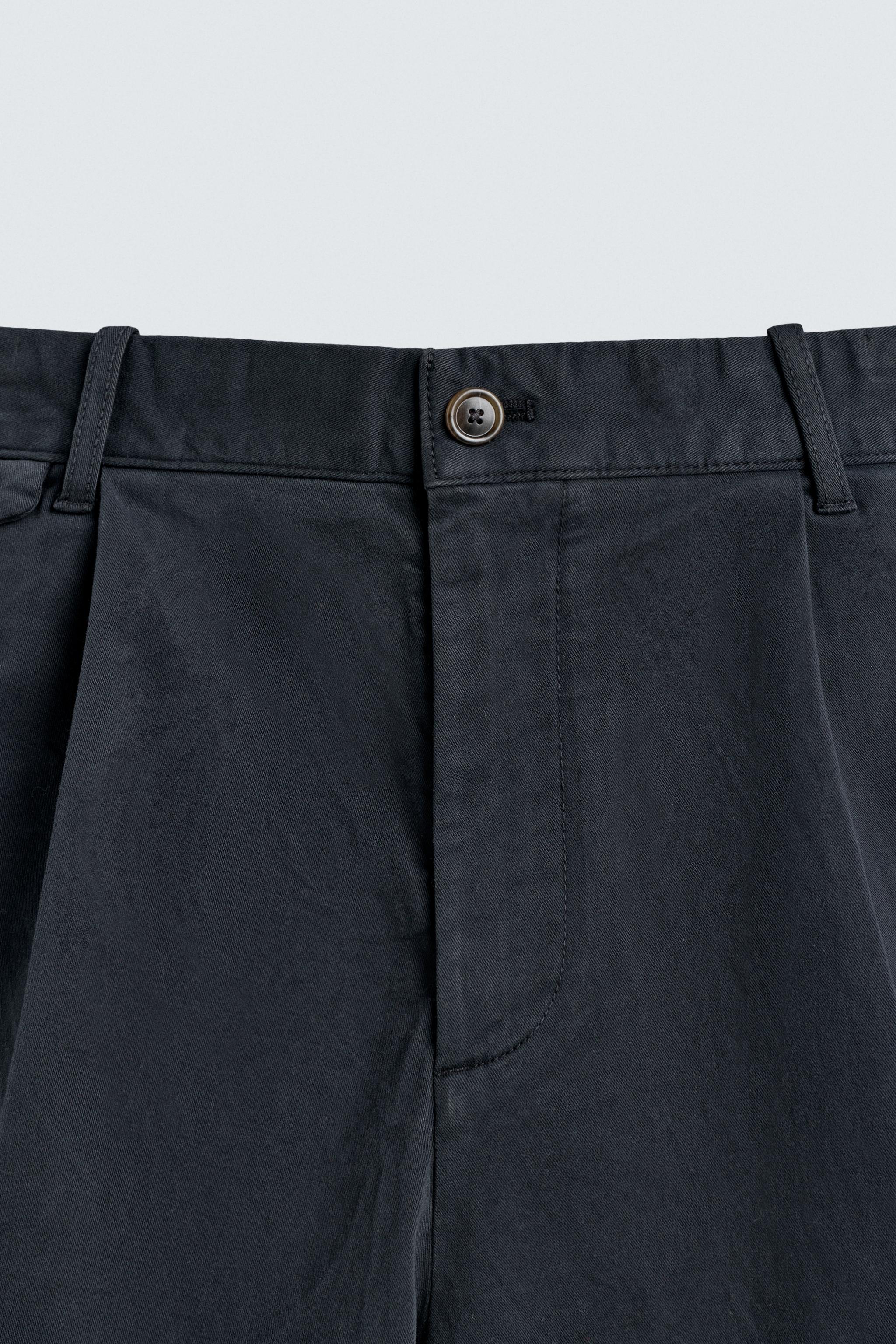 REGULAR FIT PLEATED CHINO SHORTS
