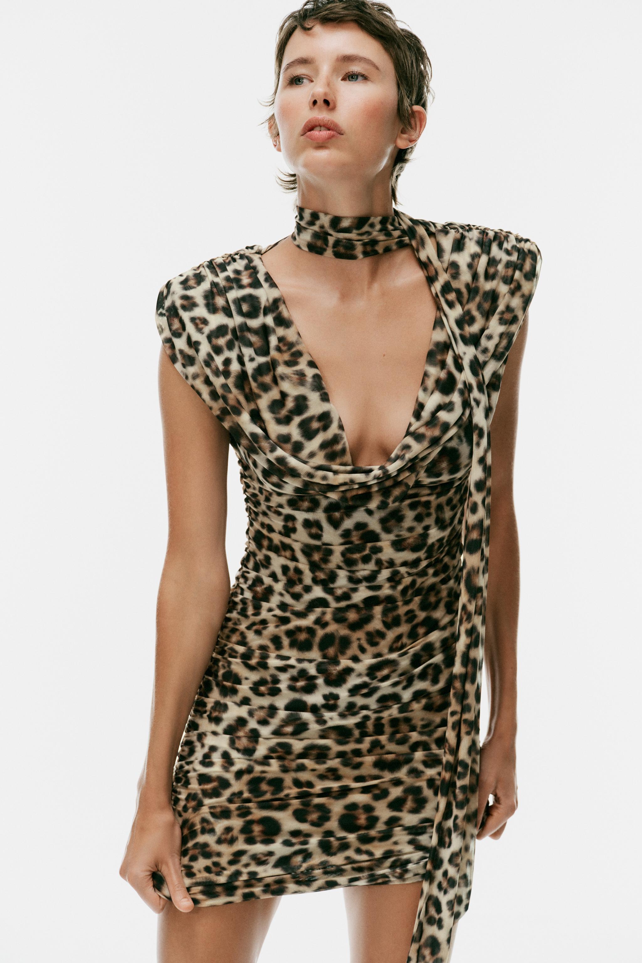 ROBE COURTE DRAPÉE AVEC FOULARD À IMPRIMÉ ANIMALIER
