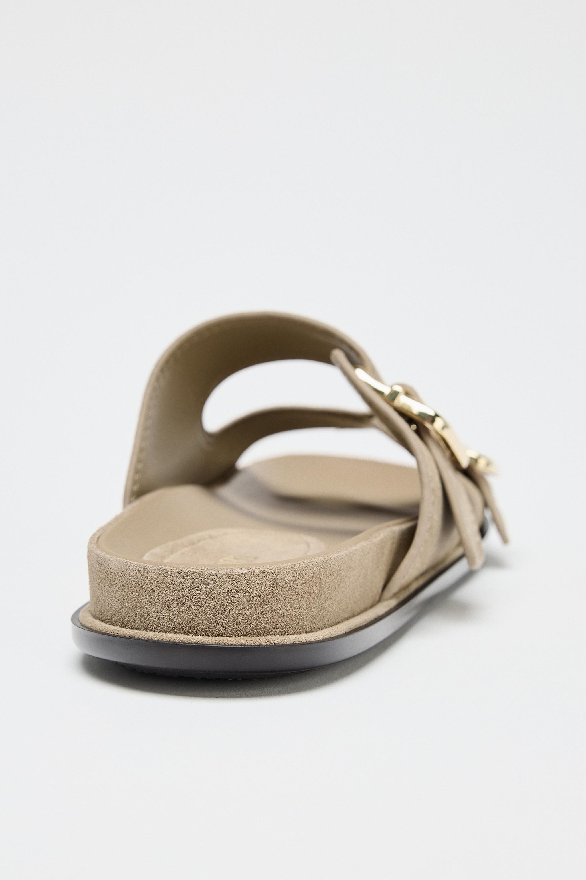 SANDALES PLATES À BRIDES EN CROÛTE DE CUIR