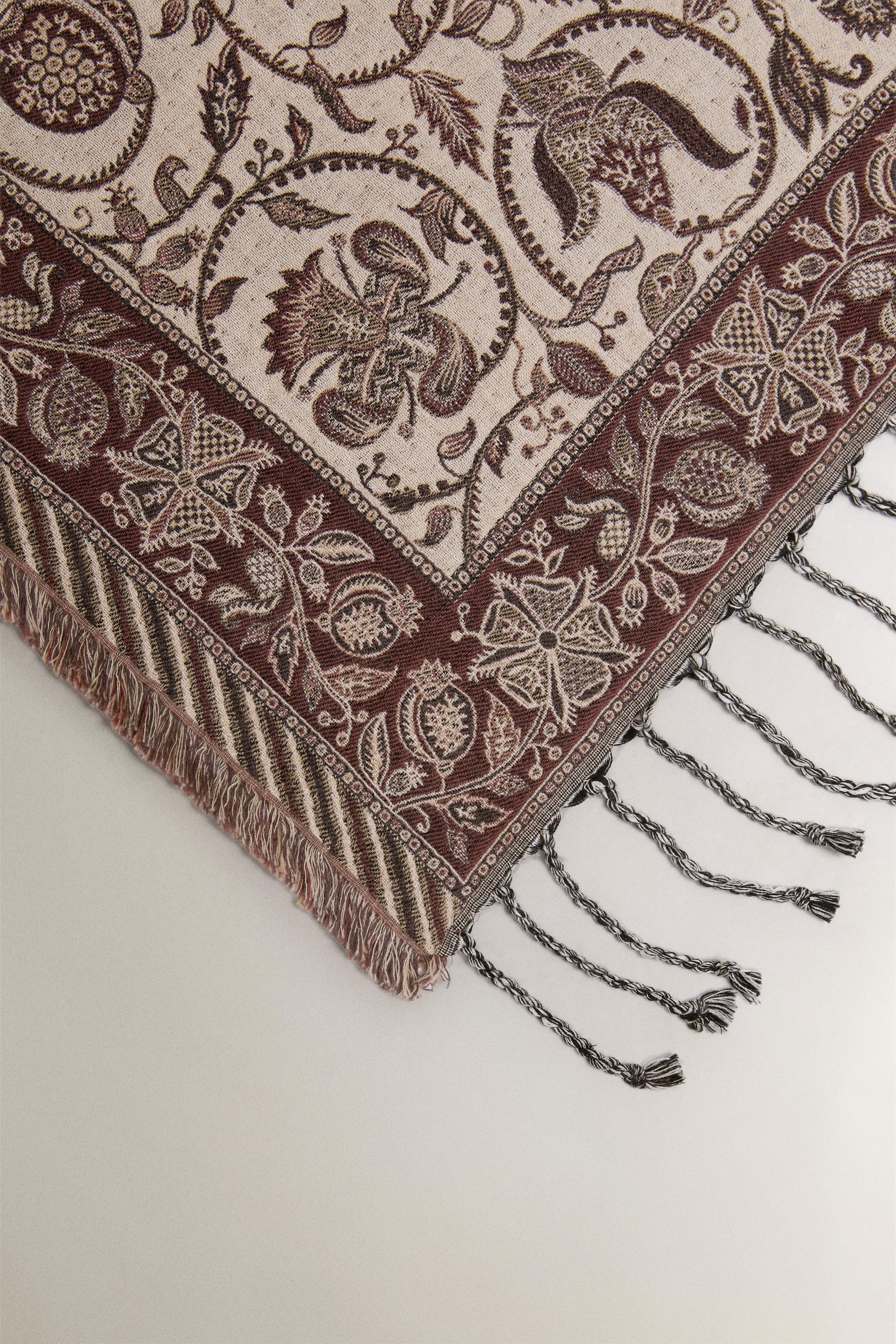 FLORAL JACQUARD BLANKET — Light beige