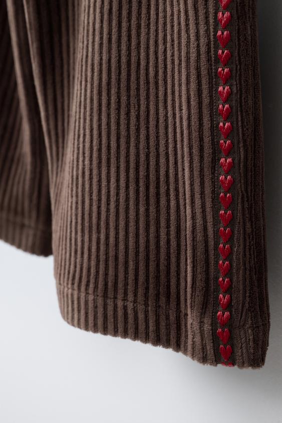 PANTALON JUPE-CULOTTE EN VELOURS CÔTELÉ À CŒURS BRODÉS - Chocolat de Zara - Image 3