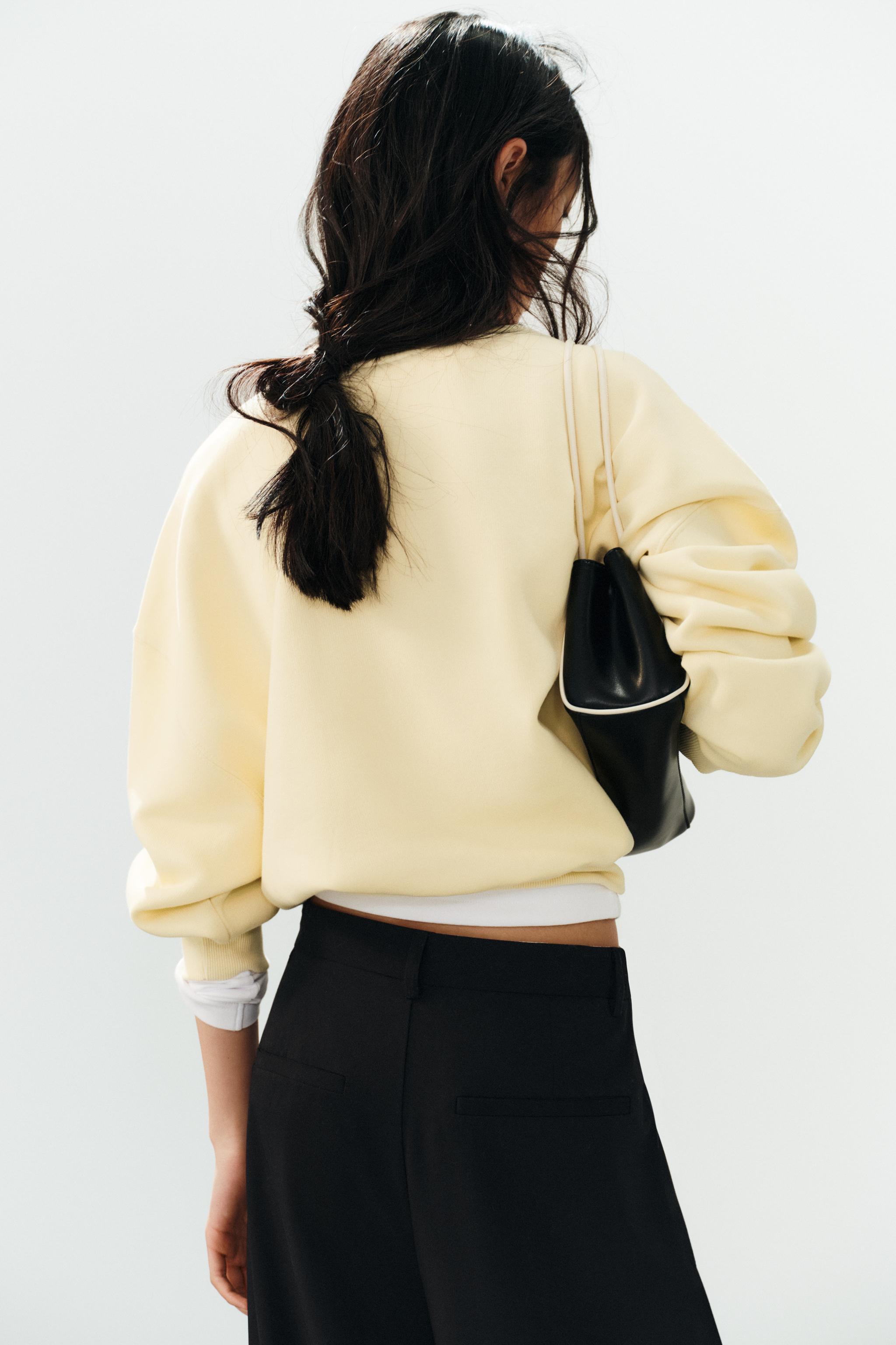 BASIC FLEECE SWEATSHIRT