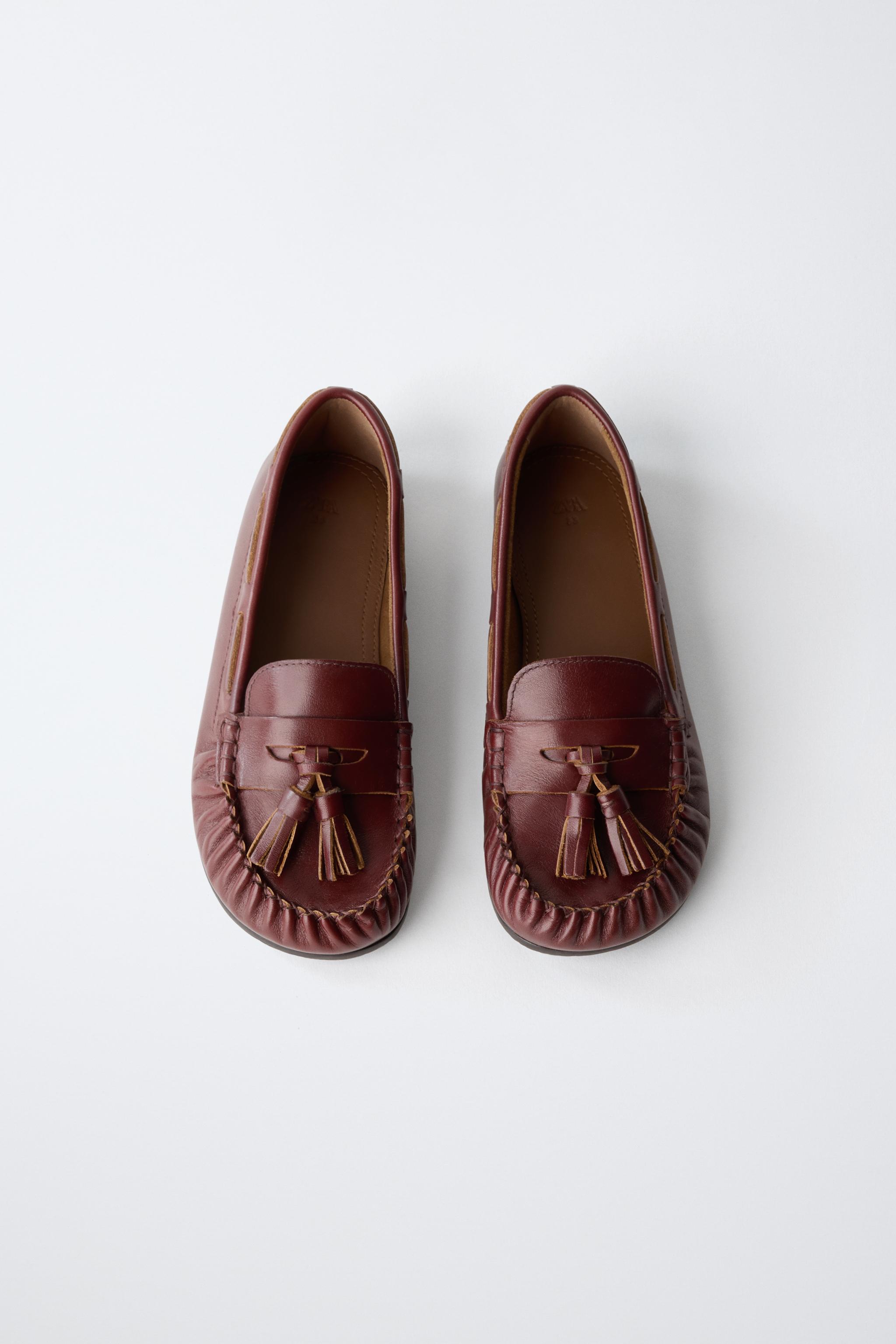 MOCASSINS EN CUIR À POMPONS