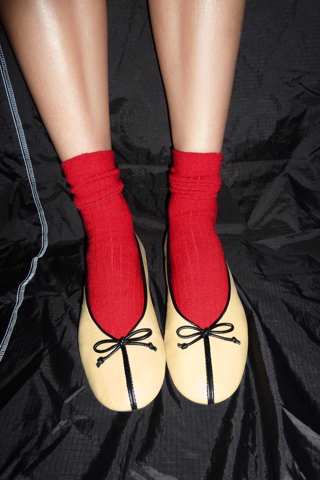 BASIC RIBBED SOCKS — Red
