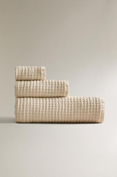 Zara PRUGASTI KUPAONSKI RUČNIK WAFFLE TEKSTURE – pijesak