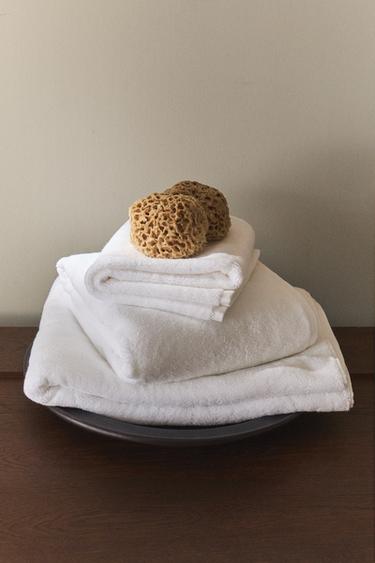 EXTRA SOFT COTTON BATH TOWEL (700 GXM²) - White by Zara