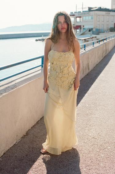 ROBE EN GEORGETTE AVEC DENTELLE EN RELIEF - Jaune de Zara - Image 5