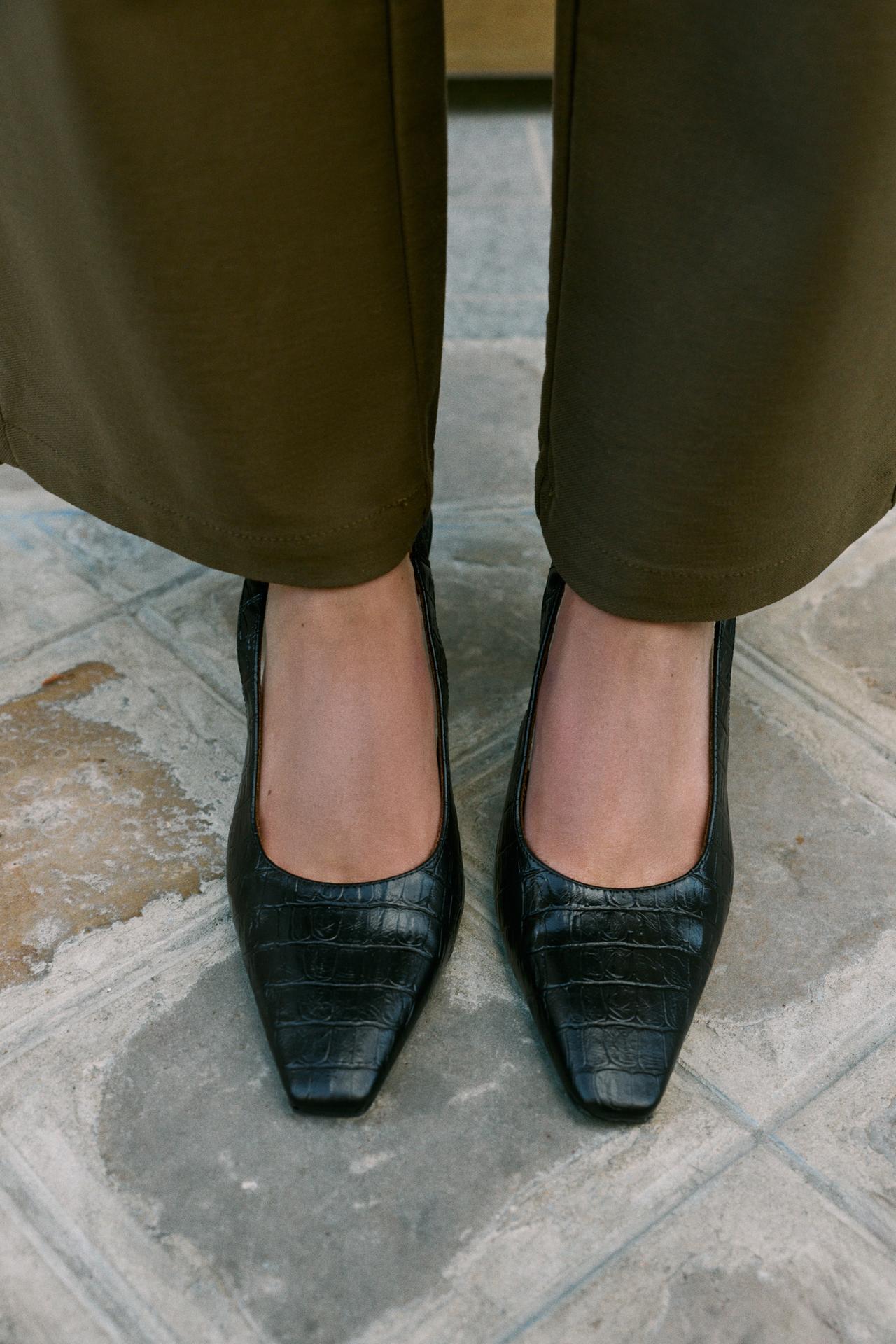TEXTURED SLINGBACK HEELS — Black