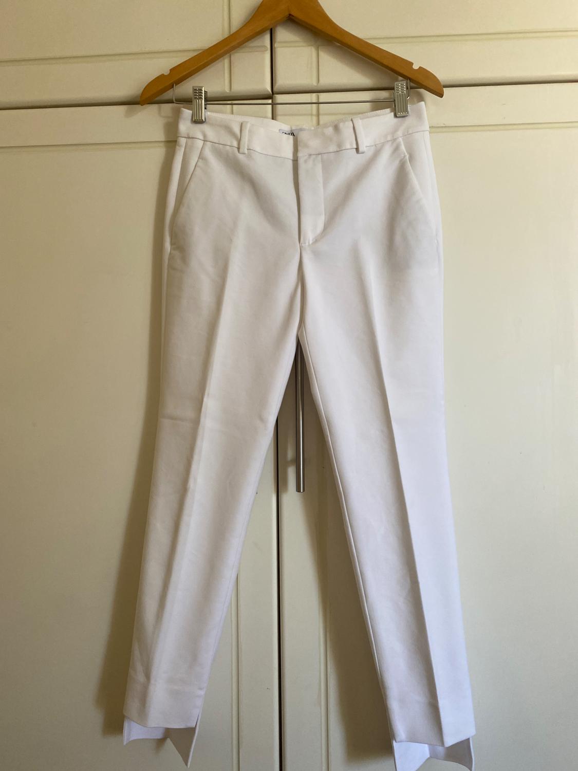 TROUSERS WITH ASYMMETRIC HEMS