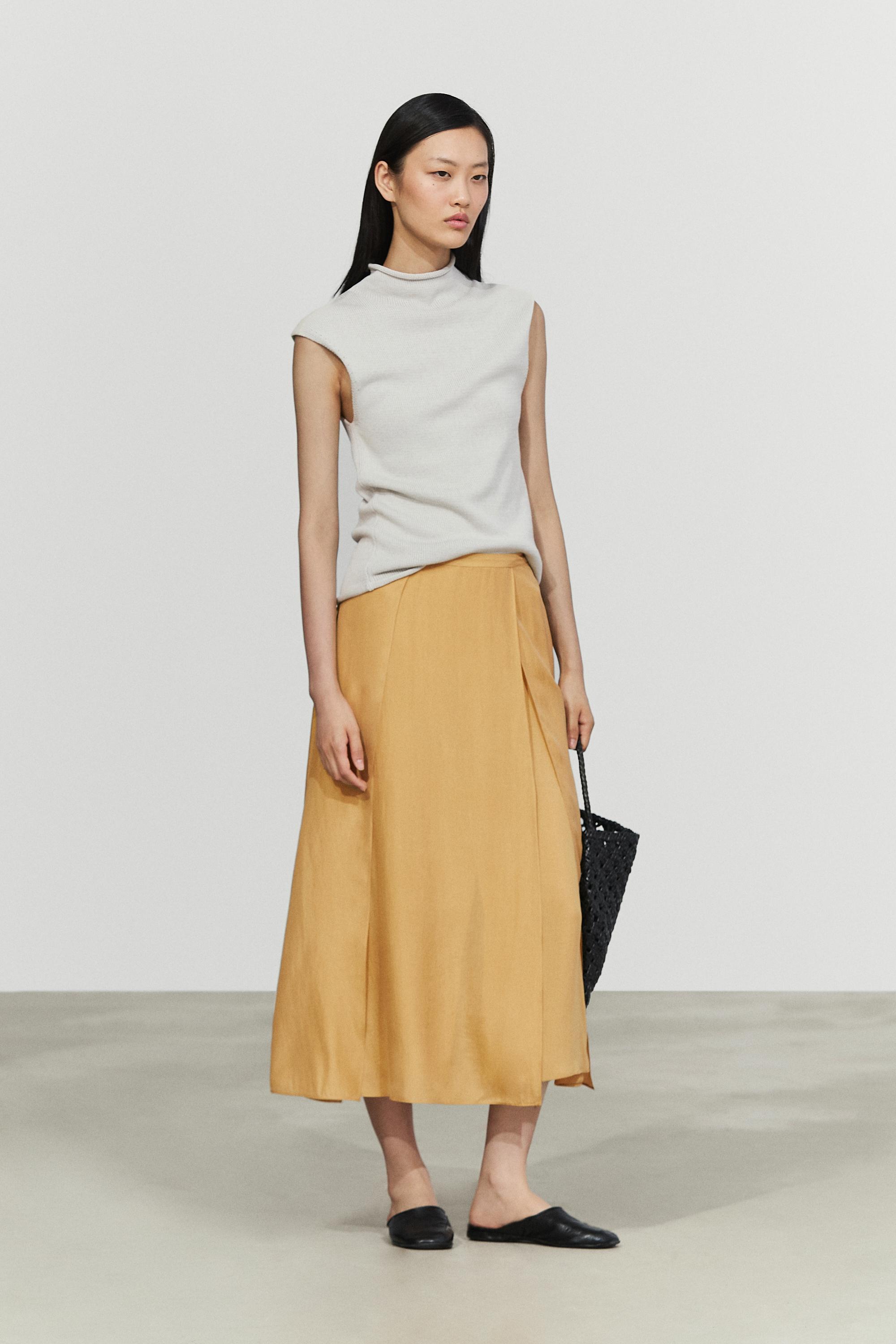 Total look 100% silk flowing midi skirt