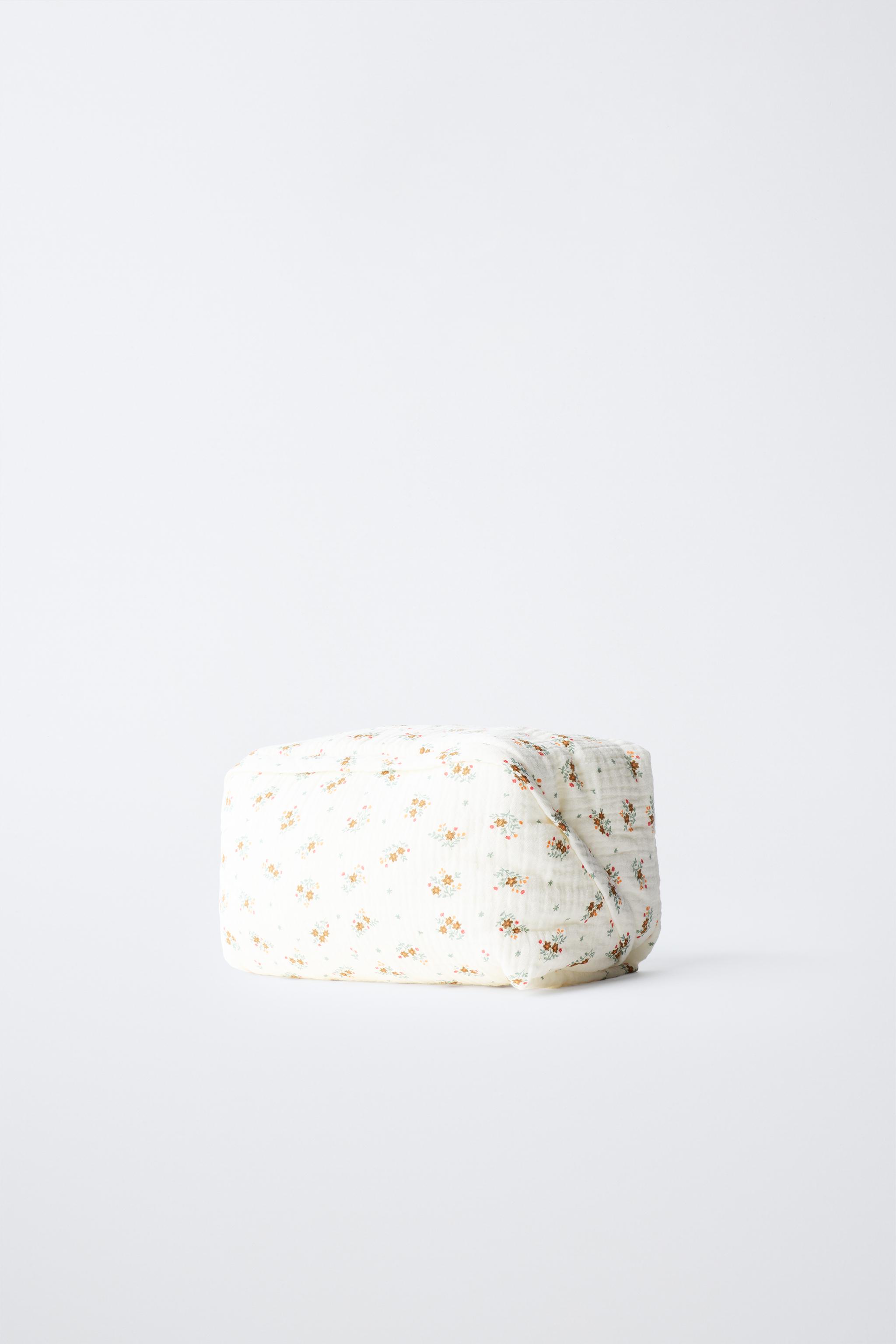 TEXTURED FLORAL PRINT TOILETRY BAG