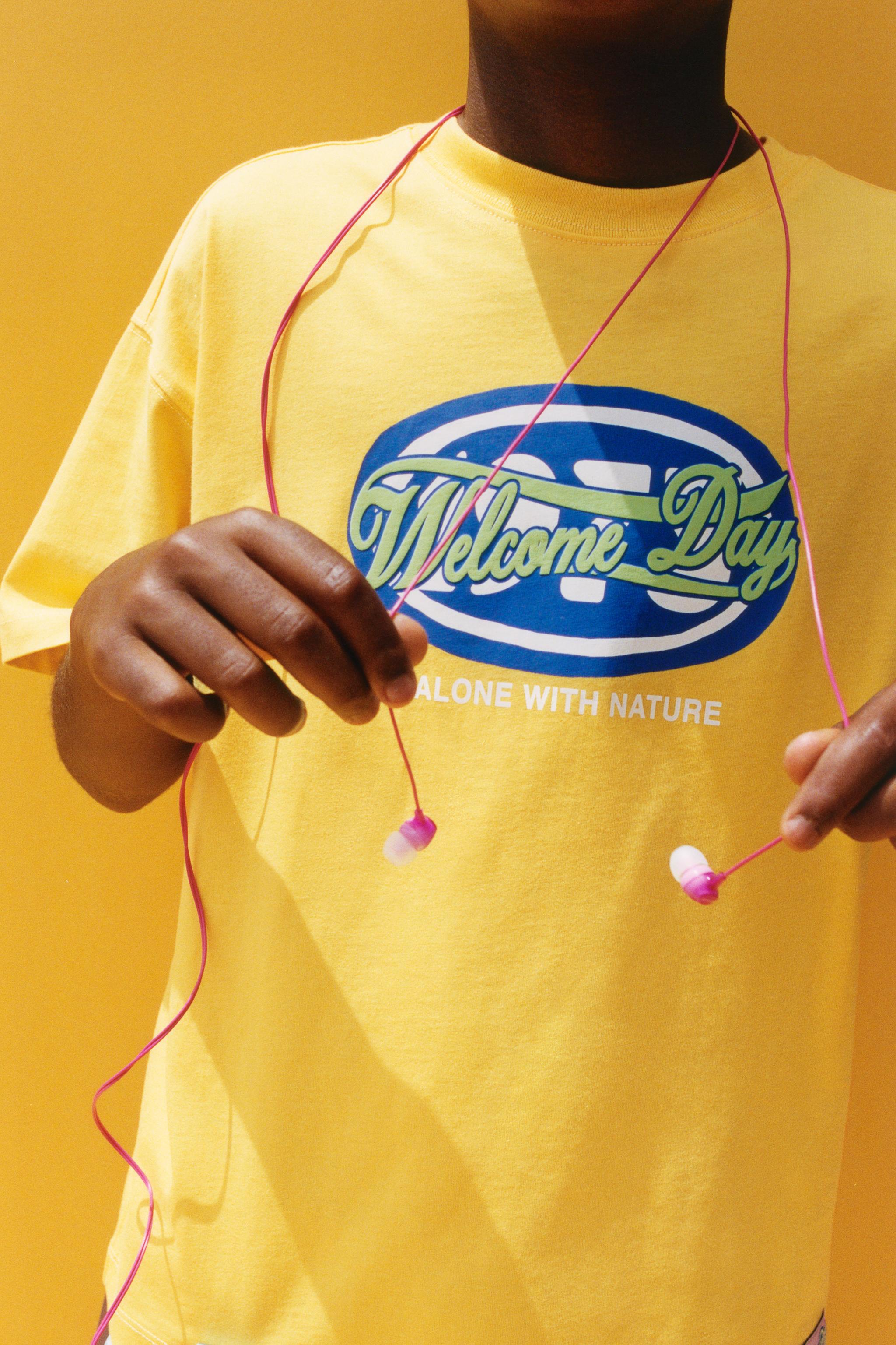 RAISED PRINT T-SHIRT — Mustard