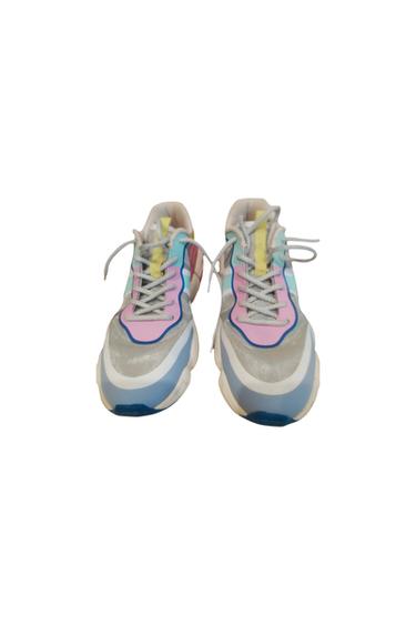 ZAPATILLAS DEPORTIVAS DETALLE METALIZADO
