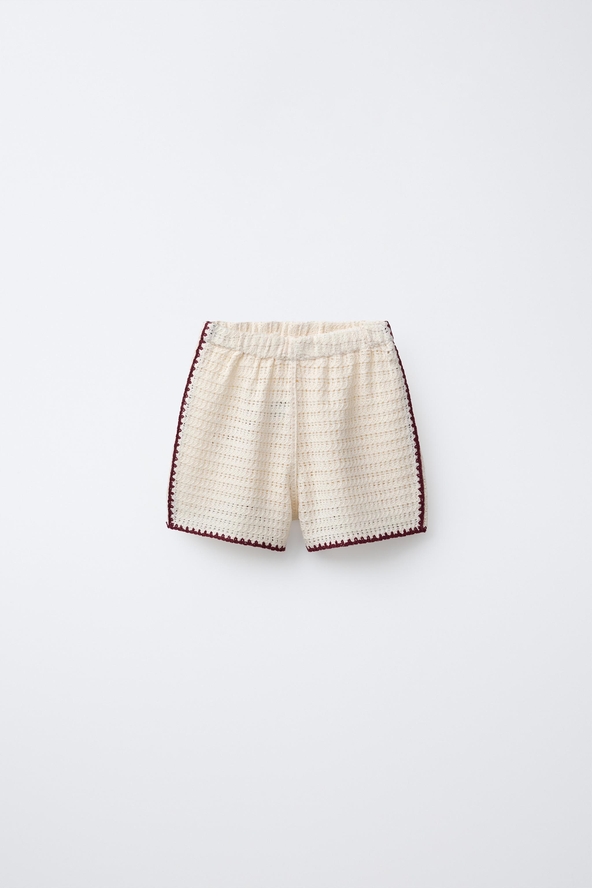 KNIT BERMUDA SHORTS WITH CROCHET AND CONTRAST TOPSTITCHING - Ecru