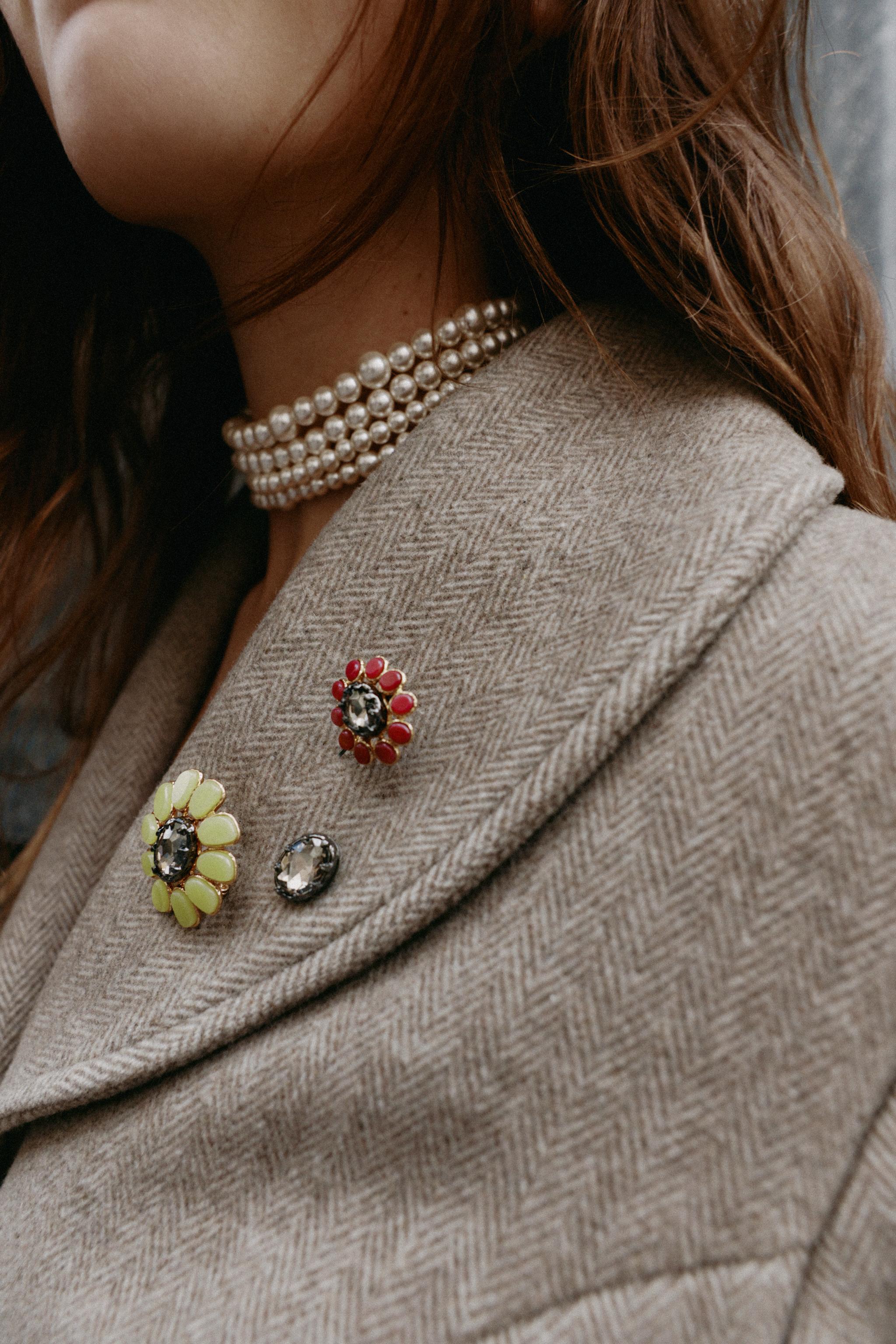 3-PACK OF FLORAL AND JEWEL BROOCHES