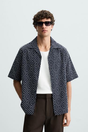 CAMISA COM BORDADOS EM CONTRASTE - Azul-marinho da Zara