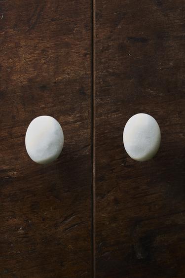 PACK OF OVAL MARBLE DOOR KNOBS (PACK OF 2) - white by Zara