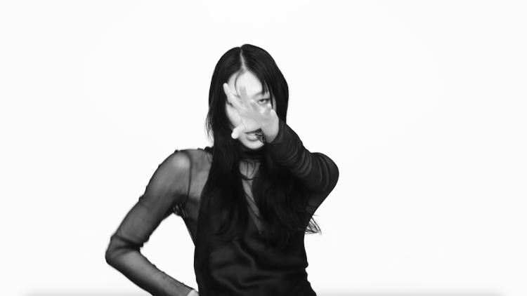 Yashirin kamerada onanizm qilayotgan rus ayollarining uy qurilishi porno videosi