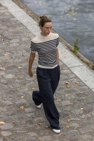 PULL EN MAILLE À RAYURES À MANCHES COURTES - Rayures de Zara