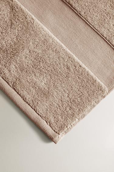 SERVIETTE DE BAIN COTON PREMIUM (600 g/m²) - Beige foncé de Zara - Image 2