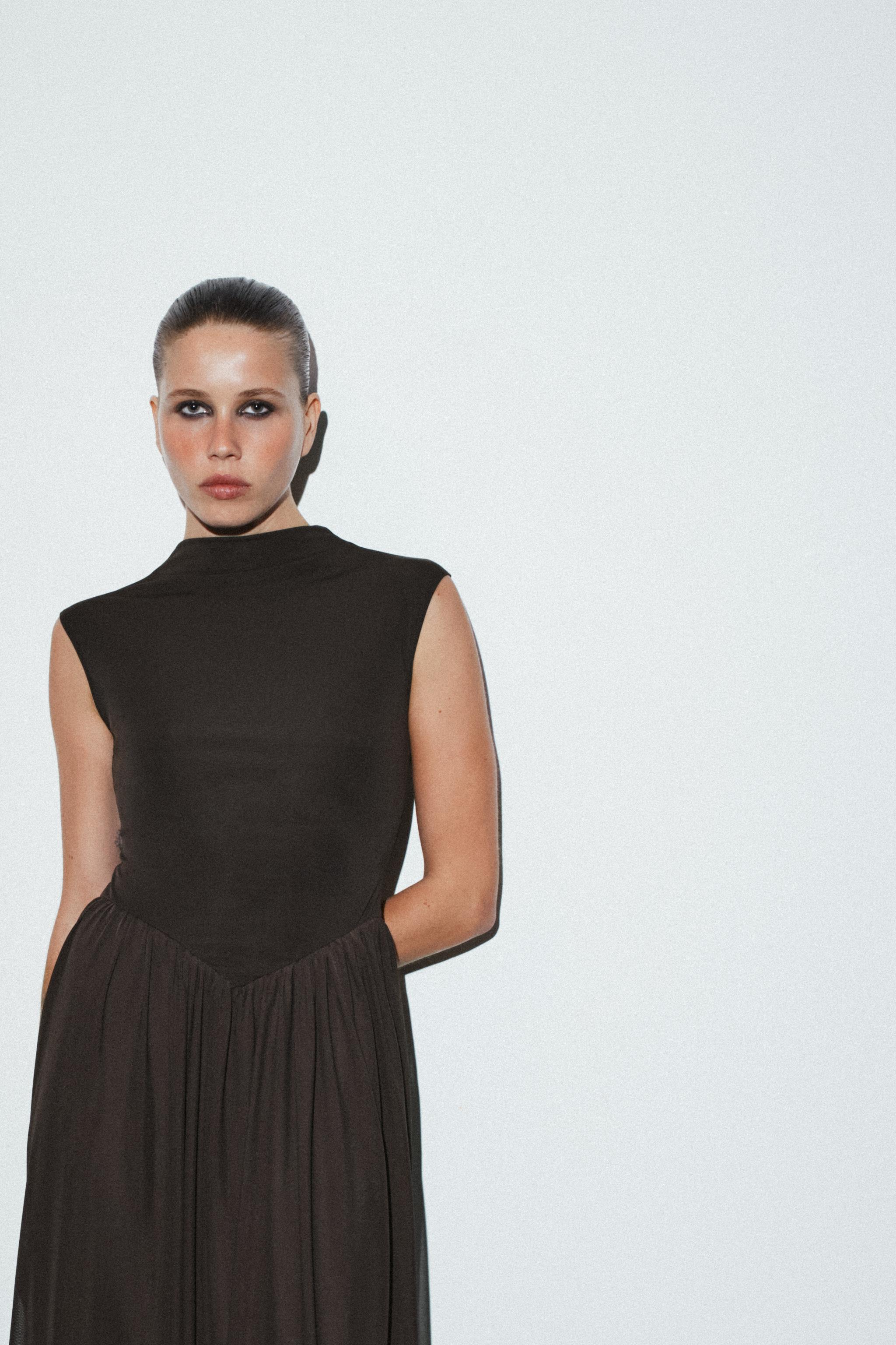 ROBE LONGUE AVEC TULLE