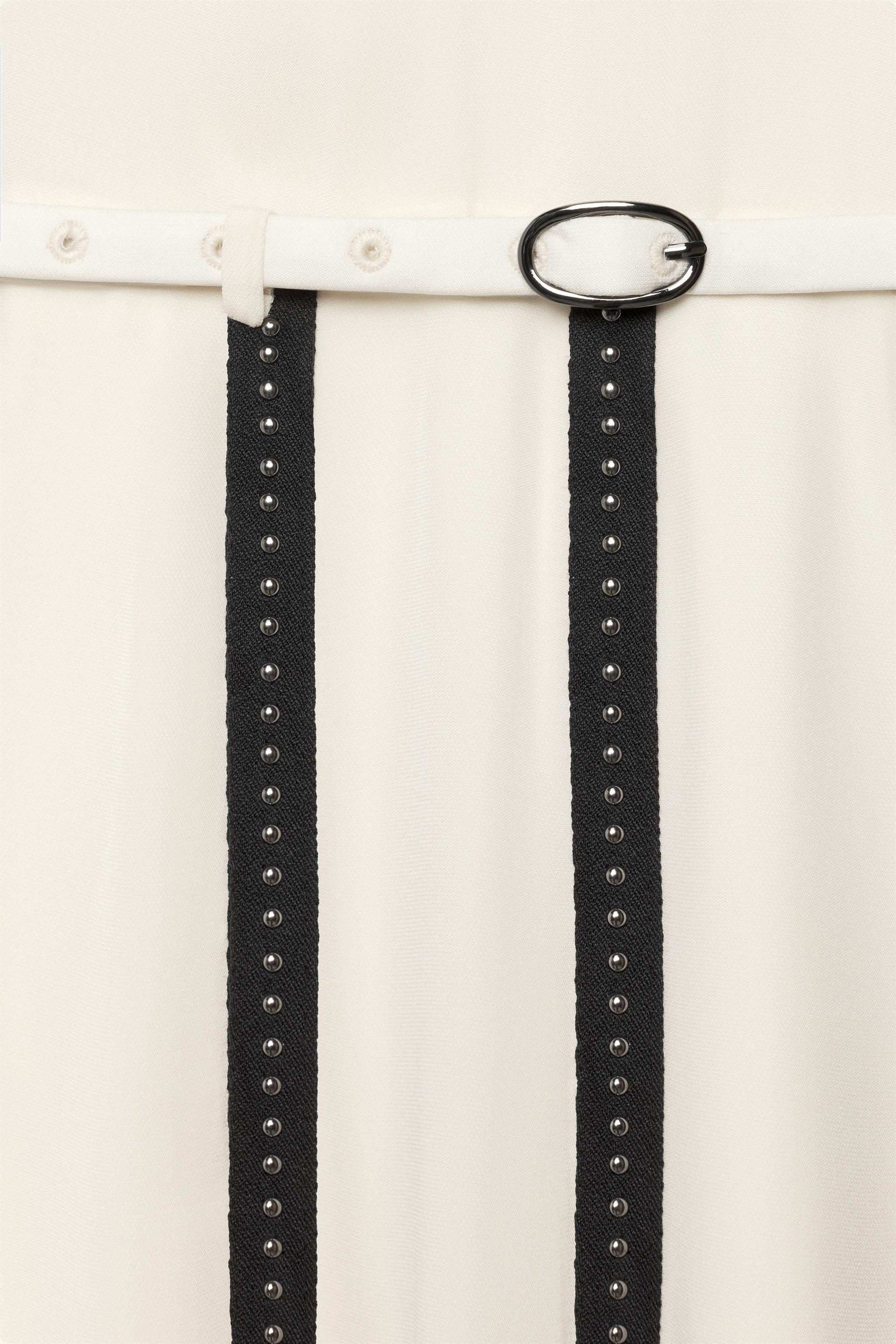 ROBE BRIDES ET CLOUS EN CONTRASTE - THE ITEM