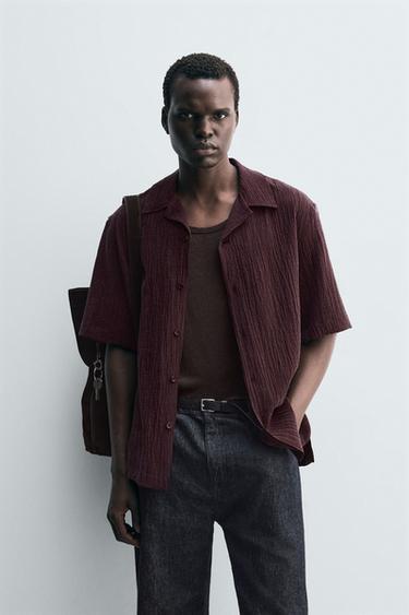 CAMISA RELAXED FIT ESTRUCTURA - Burdeos de Zara