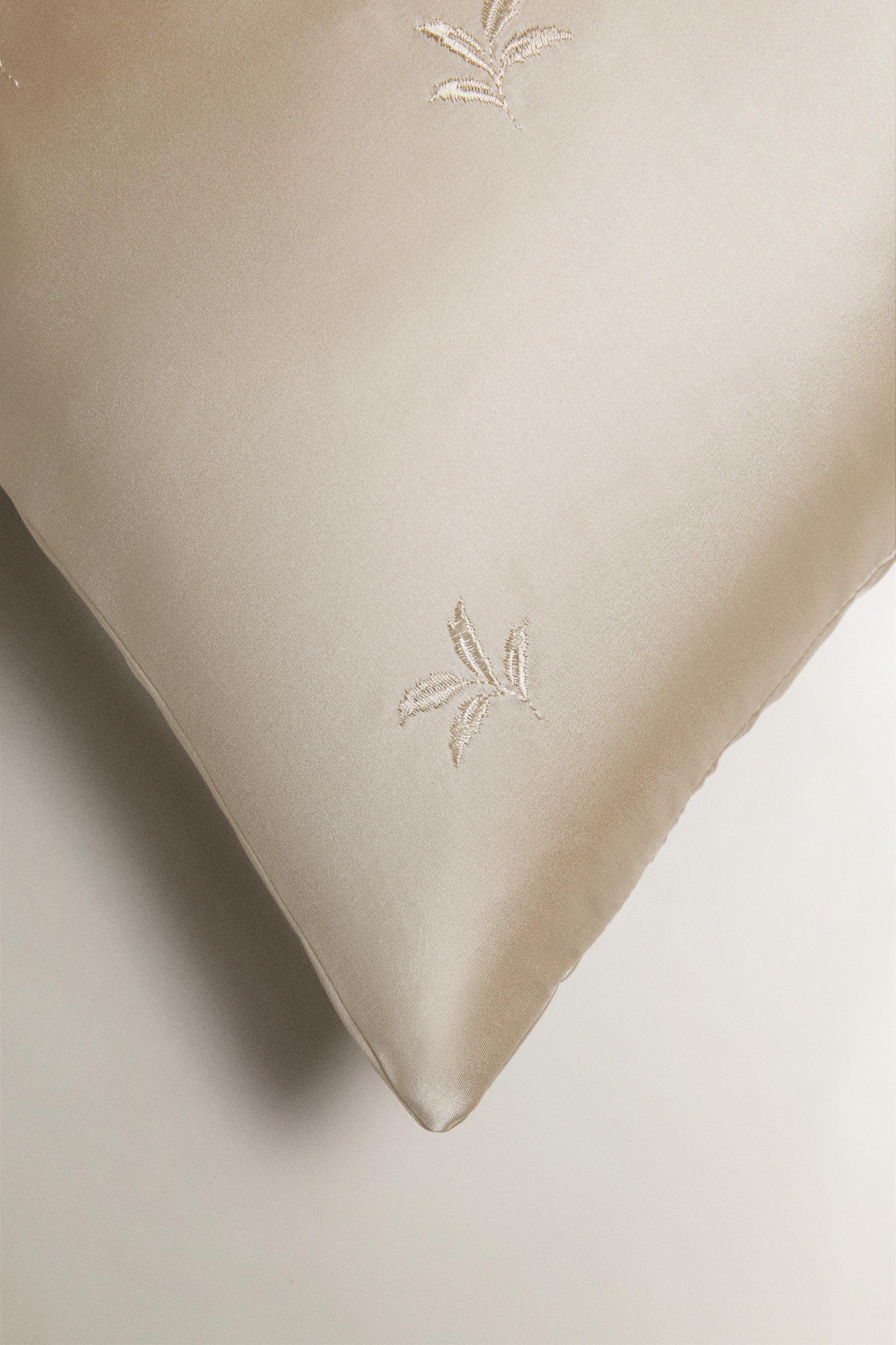 LEAF PRINT SATEEN CUSHION COVER — Cava