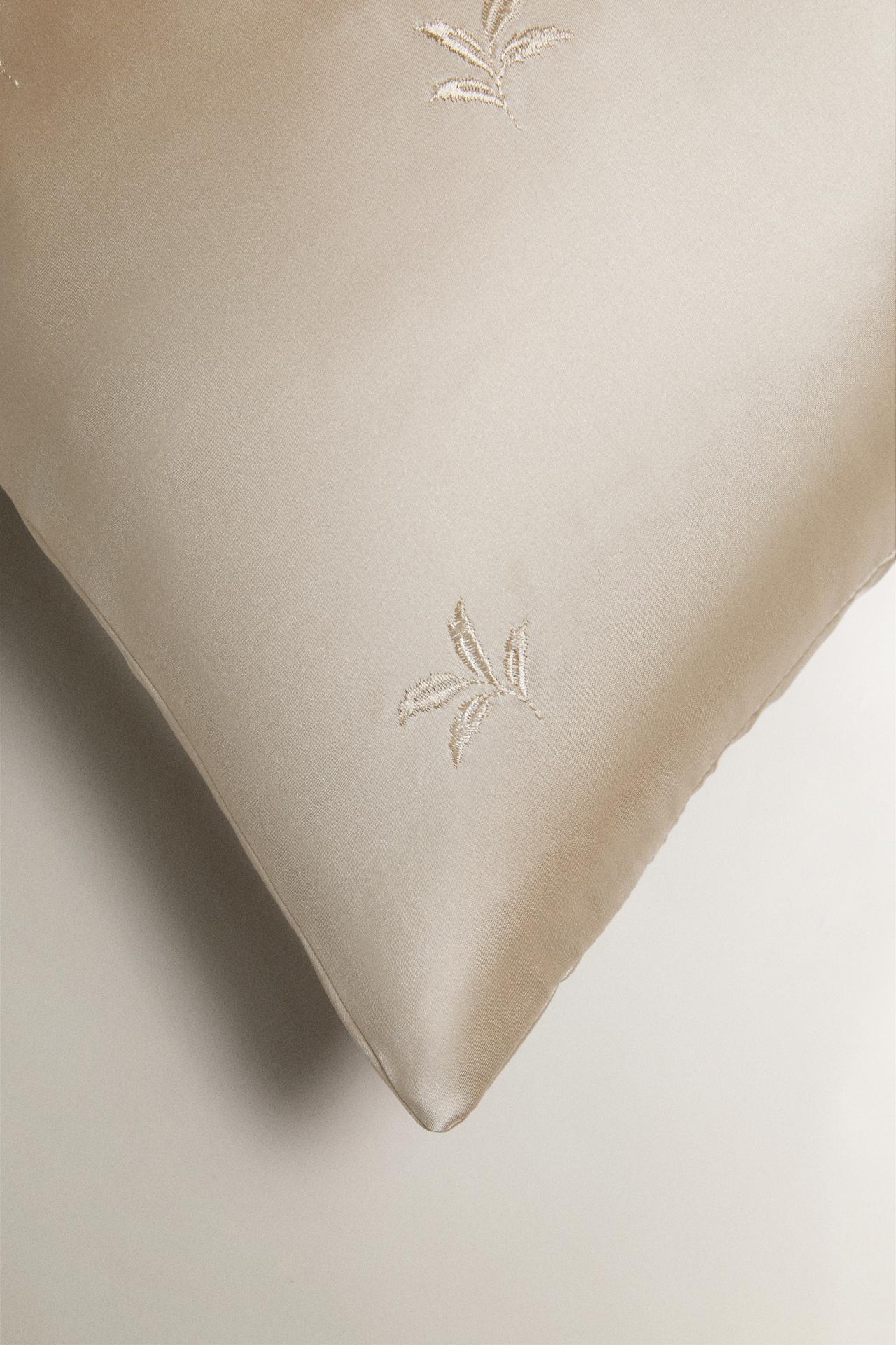 LEAF PRINT SATEEN CUSHION COVER — Cava